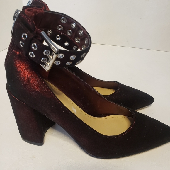 Shoes - Picture 2 of 7